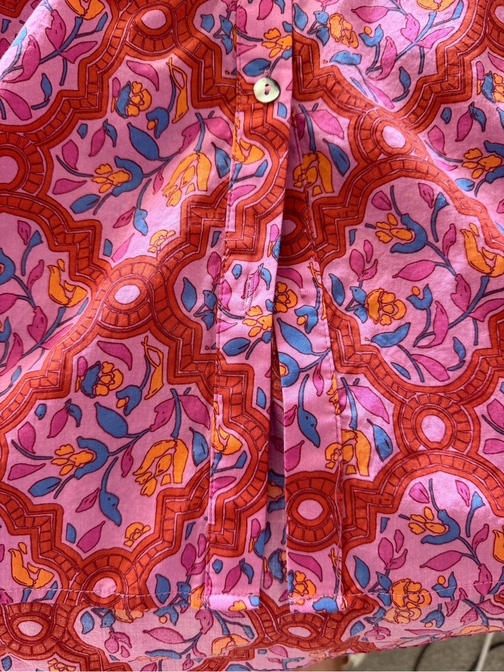 NWOT Avara Women’s Pink, Blue, Red Patterned Button-Down Blouse Shirt Sz M - Picture 9 of 10